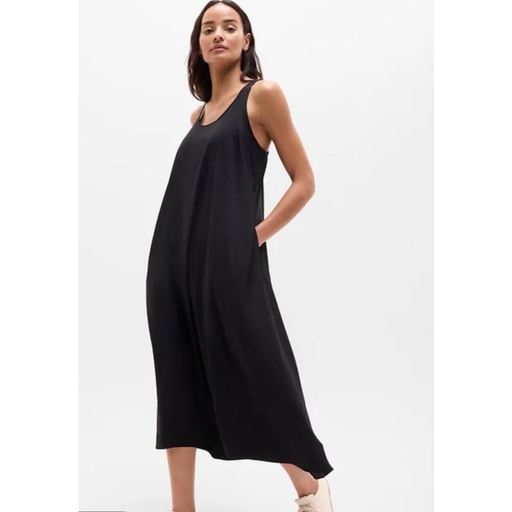 Athleta Illuminate Dress M Black Sleeveless Racerback Travel Midi Pocket Dress